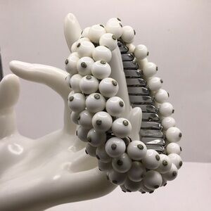 Vintage 1950s White Glass Bead Cha Cha Expansion Bracelet